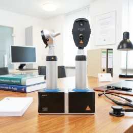 Kit de diagnóstico HEINE BETA 400 LED con cargador de mesa